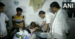 Railway Minister Ashwini Vaishnaw meets injured at Soro Hospital in Odisha